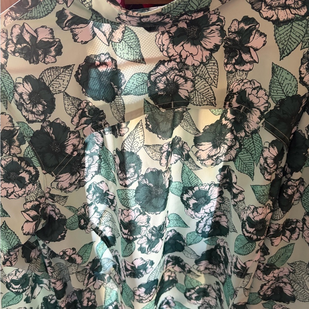 Duluth Trading Co Green and White Floral Top - Picture 6 of 9